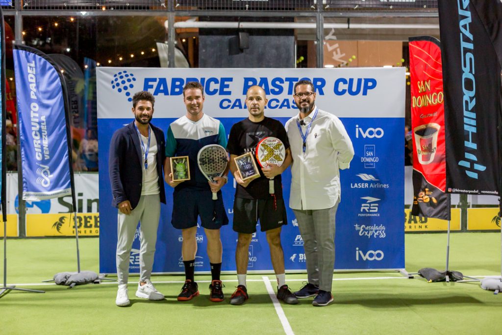 Los Campeones de la Copa Fabrice Pastor 500 Caracas, Manuel Fernández y Jacobo Blanco (España), con los organizadores del torneo