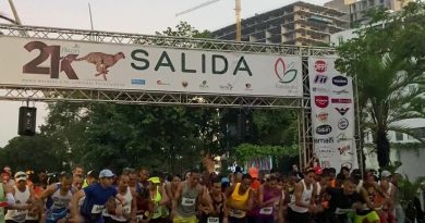 Salida de carrera de la media maratón de Automercados Plaza’s
