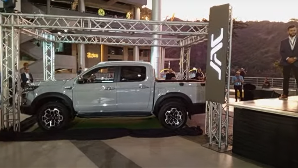 Jac Motors presentó sus nuevos vehículos livianos ensamblados en el país