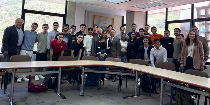 Digitel concede 20 becas a estudiantes de la Universidad Metropolitana
