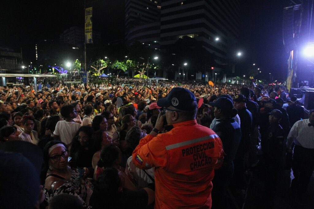 Karina en histórico concierto en plaza Francia de Altamira: "Les dejo mi alma" 