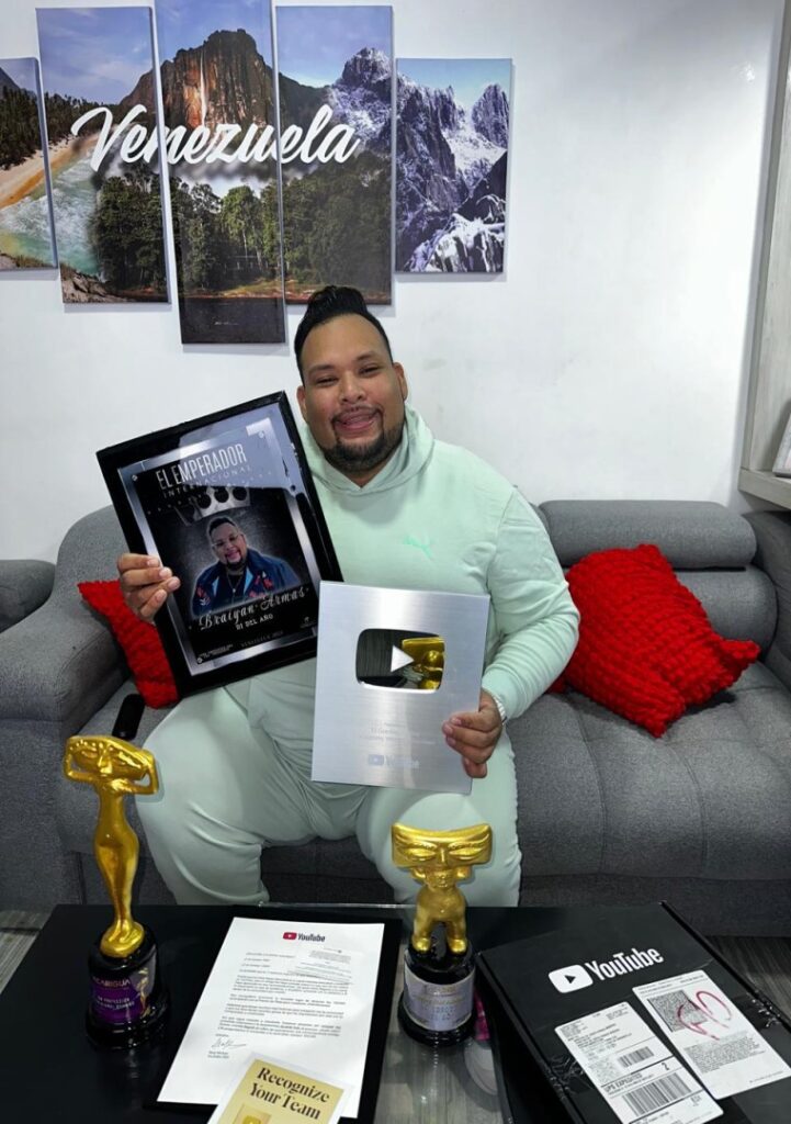 El Dj Braiyan Armas "El Gordito Latino" obtiene su primera placa de YouTube
