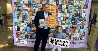 Ricardo Adrianza es galardonado con el Premio Internacional del Libro Latino