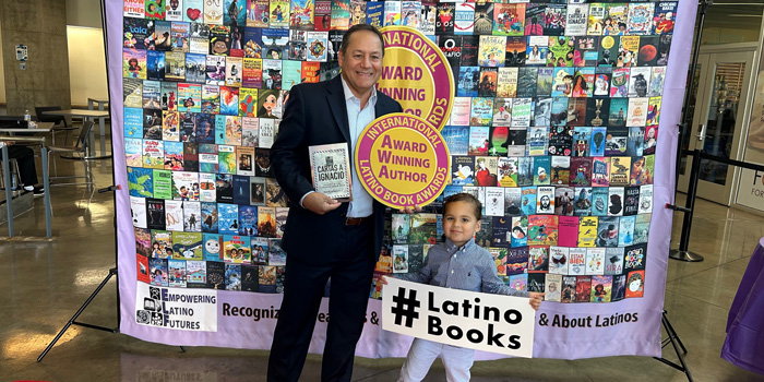 Ricardo Adrianza es galardonado con el Premio Internacional del Libro Latino