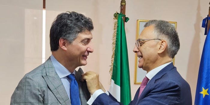 Embajador de Italia entrega “Estrella al Mérito del Trabajo” a la empresa ENI en Venezuela