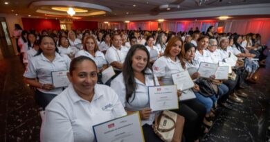 Gradúan a 326 bodegueras zulianas en la V cohorte de la Red de Empoderamiento Femenino