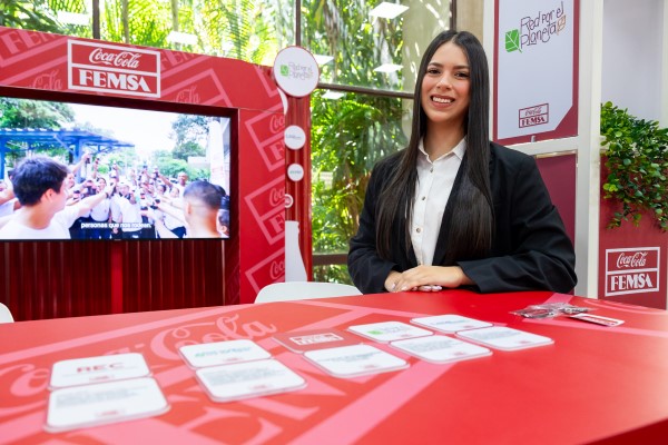 Coca-Cola FEMSA Venezuela entrega premio Efecto FEMSAción 2024 a la Fundación Tapas y Botellas por Vidas
