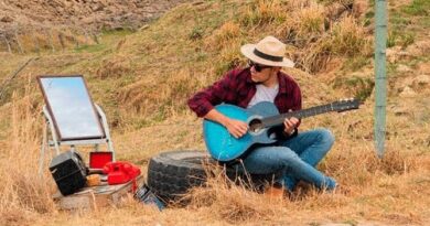 Ariel Tobo presenta 'Hasta el final', un duelo emocional que apela a la necesidad urgente de sanar