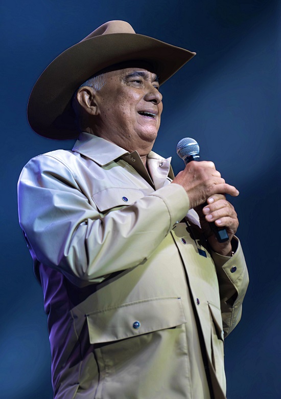 Reynaldo Armas lanza “Cardenal Te Necesita” tras llenar el Movistar Arena de Bogotá