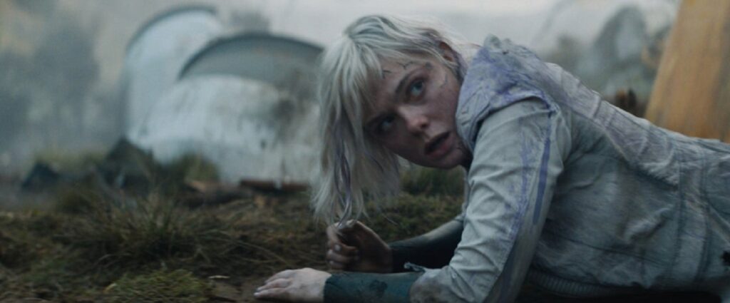Elle Fanning brilla en “Depredador: Tierras Salvajes