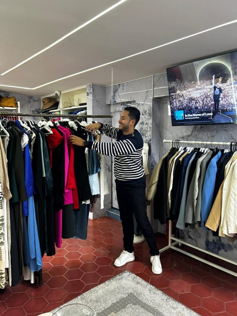 Punto Exclusivo 2.0, la marca creada por el emprendedor Óscar Eduardo Moreno, arriba a su quinto aniversario vistiendo y calzando con estilo a su exclusiva clientela caraqueña.