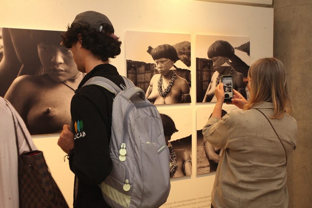 La imagen sostenida revela cultura Ye’kwana en la UCAB