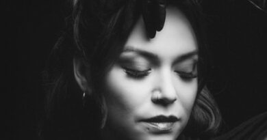 Jacqie Rivera presenta “Completamente Yo”, su canción más personal hasta la fecha