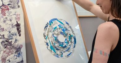 La artista venezolana Juli Estrada muestra su creatividad e innovación en Francia