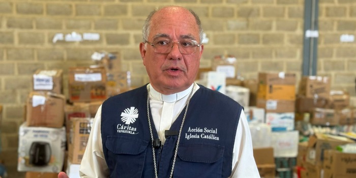 Arzobispo de Valencia y presidente de la CEV visitó centro de acopio de Cáritas y anunció plan de atención a mediano y largo plazo